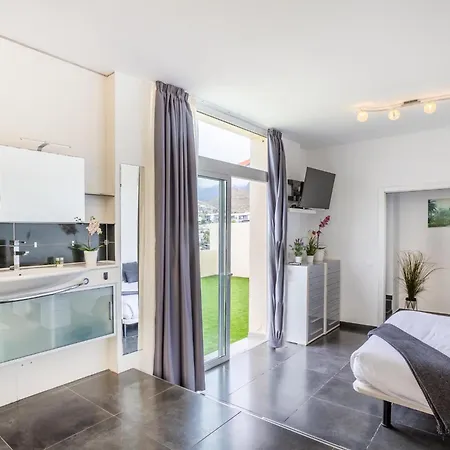 Vakantiehuis Villa Olbia Charming Infinity Pool Sea View